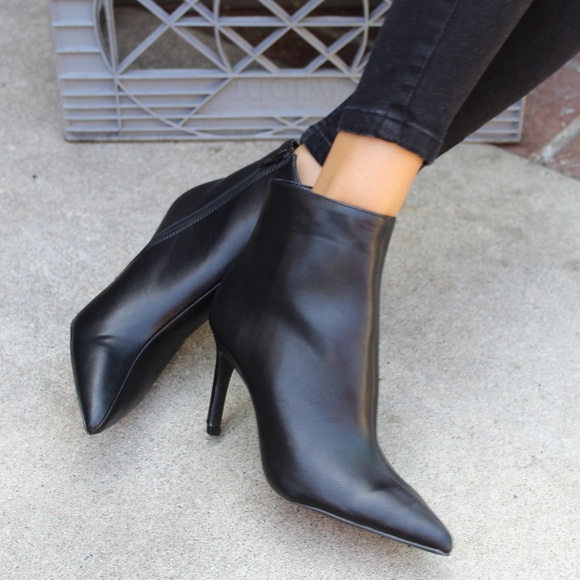 🚨LAST PAIR!//The Astrid// Black ankle bootie - Picture 3 of 7